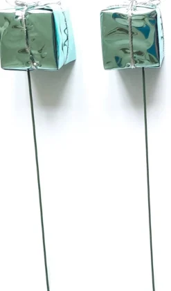 Merkloos Kerststukjes>Bijstekers –Turquoise Kleurig Kadootje Op Ijzerdraad -Kerststukje Maken–Decoratie-Feestartikel- 60 Stuks – 2.5 X 2.5 Cm – Bij-002