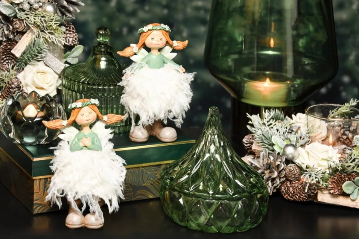 dekoratief Kerststukjes>Bloemstuk / Tafelstuk / Kerststuk Rond Met 1 Waxinelichtjes Houder Met Witte Rozen - Bruin / Groen / Grijs / Wit - 24 X 24 X 9 Cm Hoog.