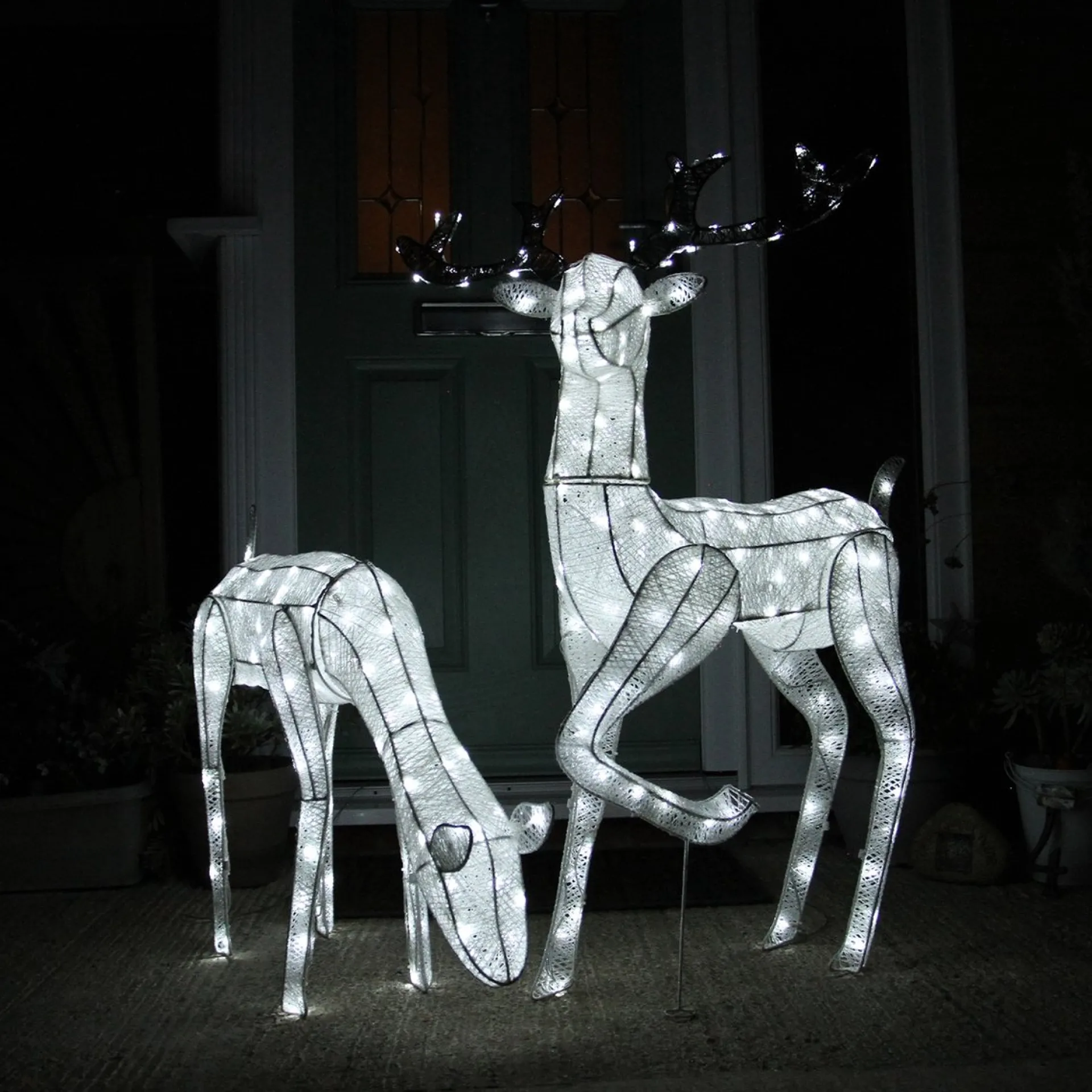 MonsterShop Bundel: Lichtgevend Rendier En Hert - Verlichte Kerstfiguren - 12 Meter Lange Stroomsnoeren - Gratis Bevestiginskits Flash Sale