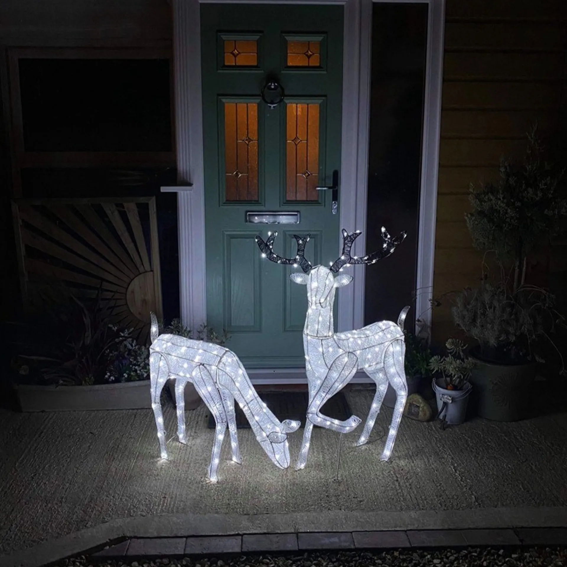 MonsterShop Bundel: Lichtgevend Rendier En Hert - Verlichte Kerstfiguren - 12 Meter Lange Stroomsnoeren - Gratis Bevestiginskits Flash Sale