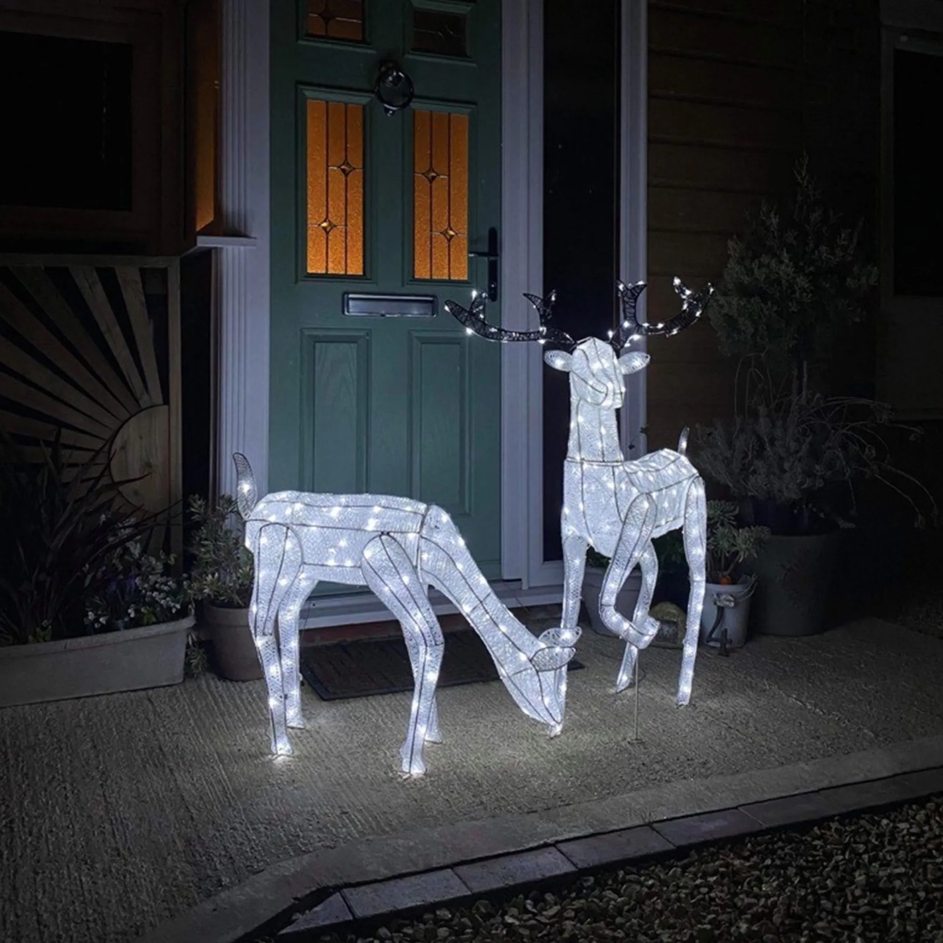 MonsterShop Bundel: Lichtgevend Rendier En Hert - Verlichte Kerstfiguren - 12 Meter Lange Stroomsnoeren - Gratis Bevestiginskits Flash Sale