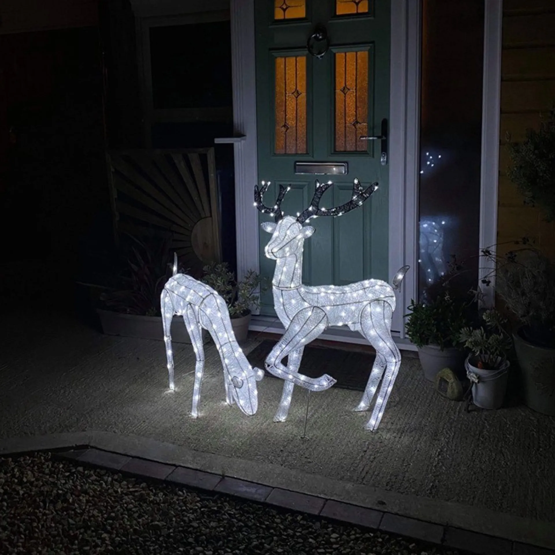 MonsterShop Bundel: Lichtgevend Rendier En Hert - Verlichte Kerstfiguren - 12 Meter Lange Stroomsnoeren - Gratis Bevestiginskits Flash Sale