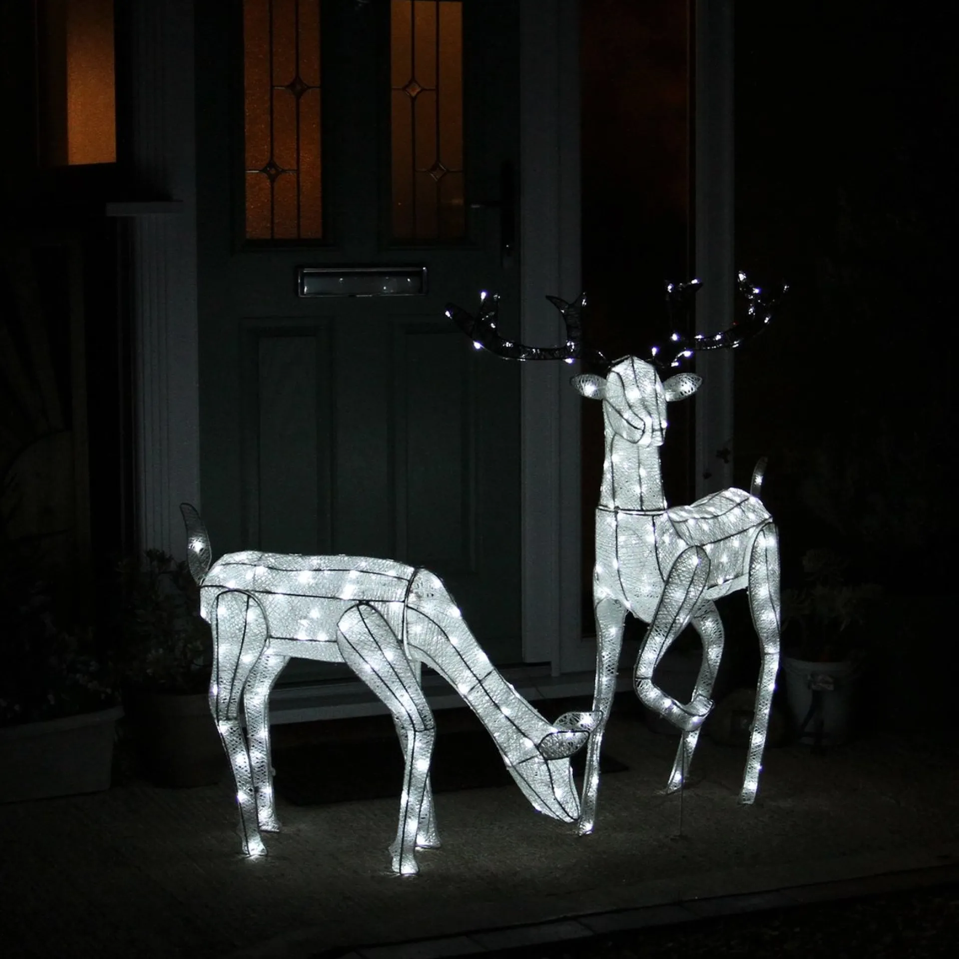 MonsterShop Bundel: Lichtgevend Rendier En Hert - Verlichte Kerstfiguren - 12 Meter Lange Stroomsnoeren - Gratis Bevestiginskits Flash Sale