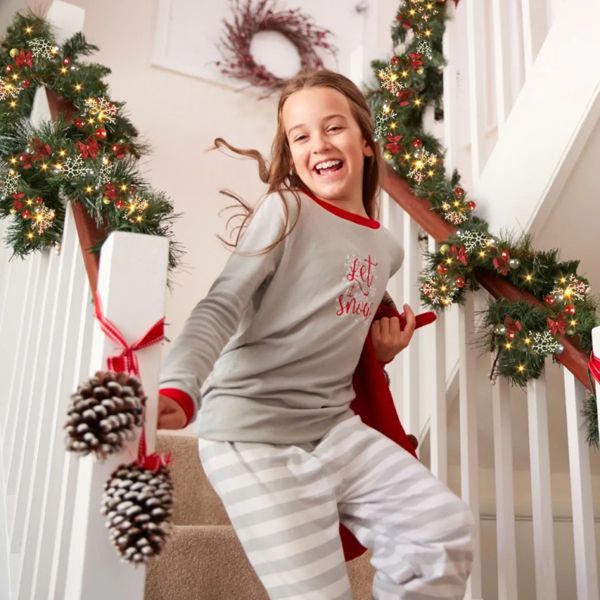 Casaria Guirlandes> Guirlande Kerstkrans - 5M Met Decoratie En 80 Led's