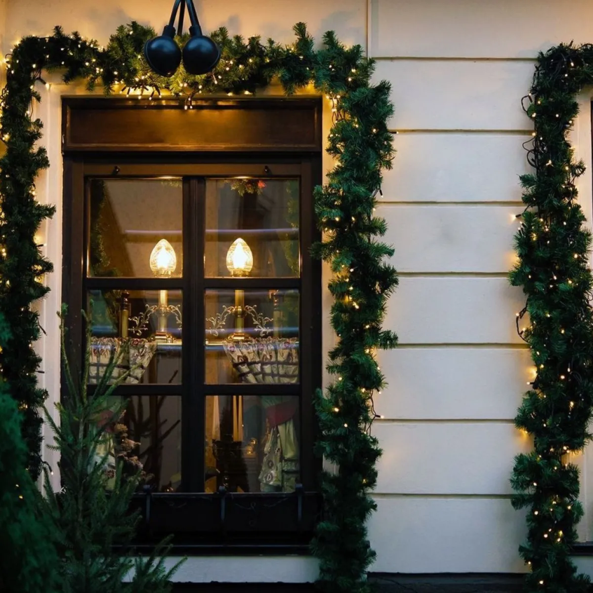 Casaria Guirlandes> Guirlande Kerstkrans - 5M Met Decoratie En 80 Led's