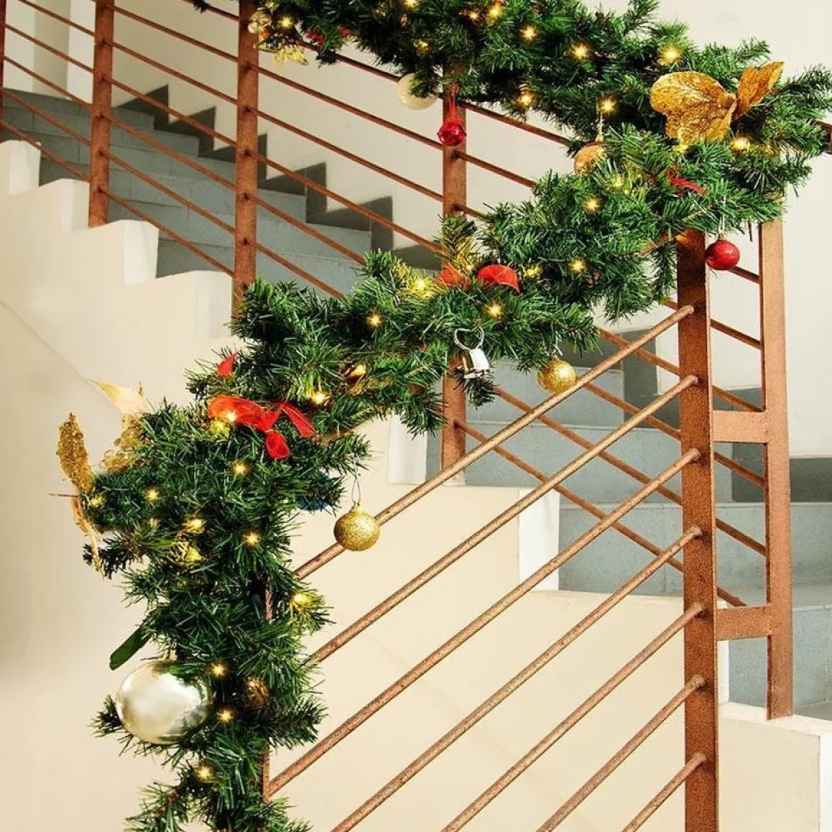 Casaria Guirlandes> Guirlande Kerstkrans - 5M Met Decoratie En 80 Led's