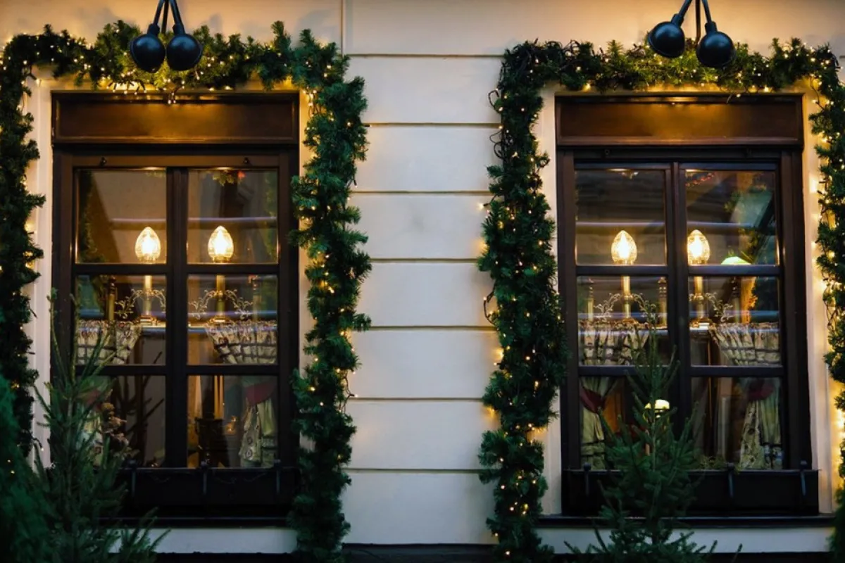 Casaria Guirlandes> Kerstguirlande - 10 M Incl. 5 M Stroomkabel - 100 Led