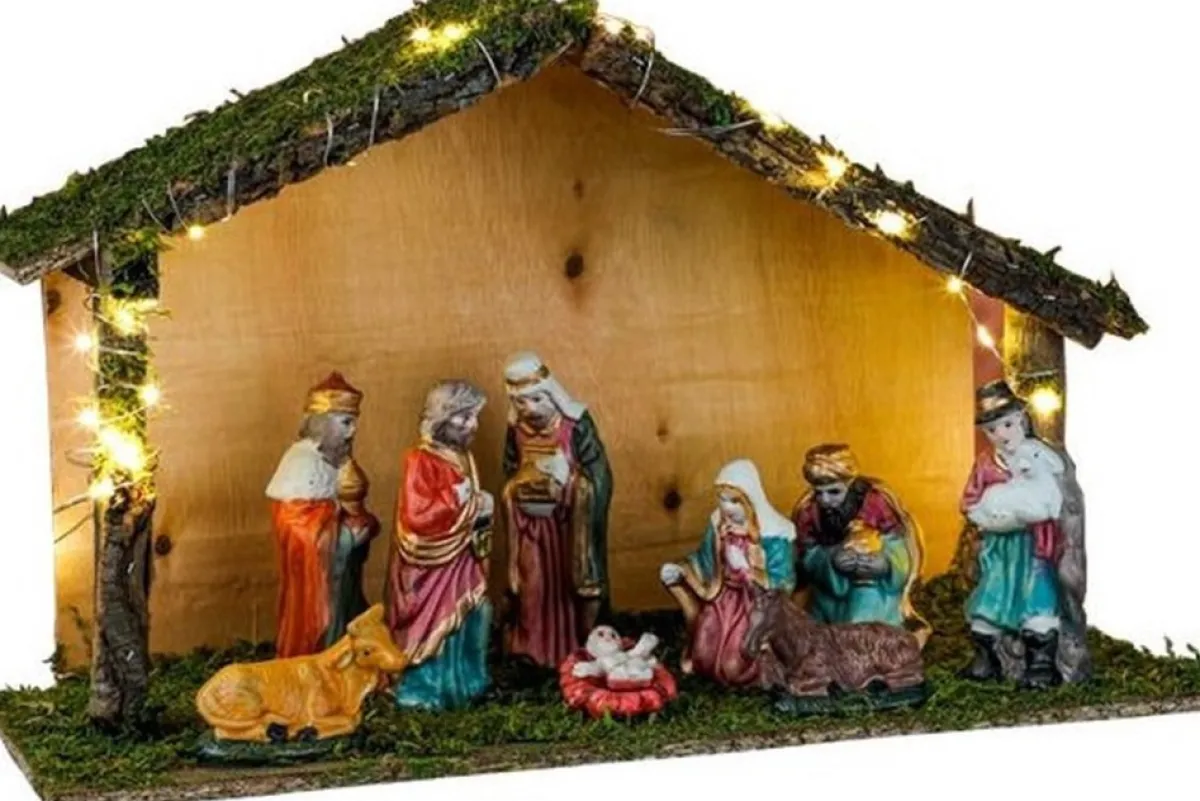 Merkloos Kerststallen>Complete Verlichte Kerststal Inclusief Beelden En Ondergrond - Kerststalletjes