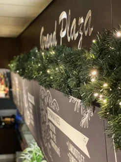 Royal Christmas Guirlandes><noscript><img width=