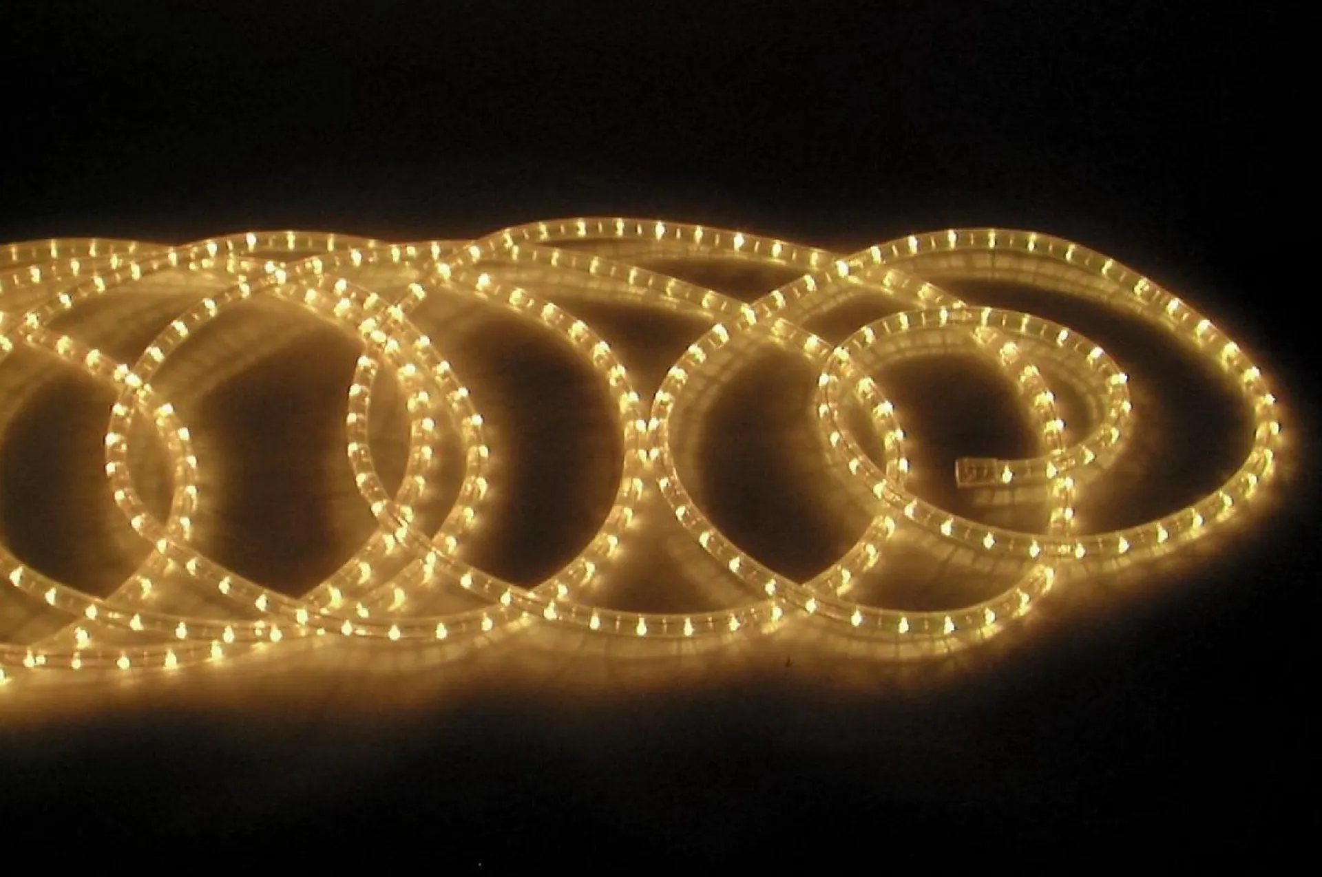 EUROLITE Lichtsnoer Buiten 9 Meter – Geel – Lichtslang Buiten New