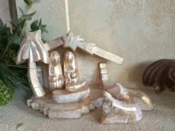 Floz Design Kerststallen></noscript> Houten Kerststal - Eenvoudig Uitgesneden Kerstgroep - Goud - Fairtrade