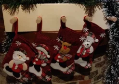 Logo op maat Kerstsokken>Gepersonaliseerde Kerstsokken Haak - Kapstok - Exclusief 4 Kerstsokken - Kerstmis - Gepersonaliseerd - Kerst Cadeau Tip