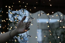 Dailyiled Ijspegelverlichting - Warm Wit Lichtgordijn - 300 Led - 6 Meter - Binnen En Buiten - Koppelbaar Best