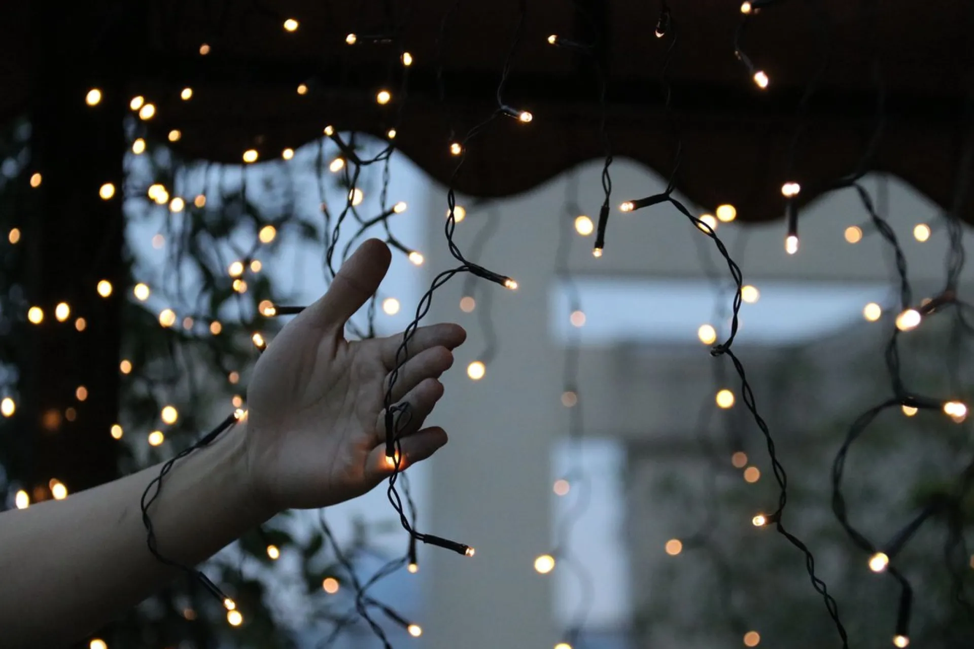 Dailyiled Ijspegelverlichting - Warm Wit Lichtgordijn - 300 Led - 6 Meter - Binnen En Buiten - Koppelbaar Best