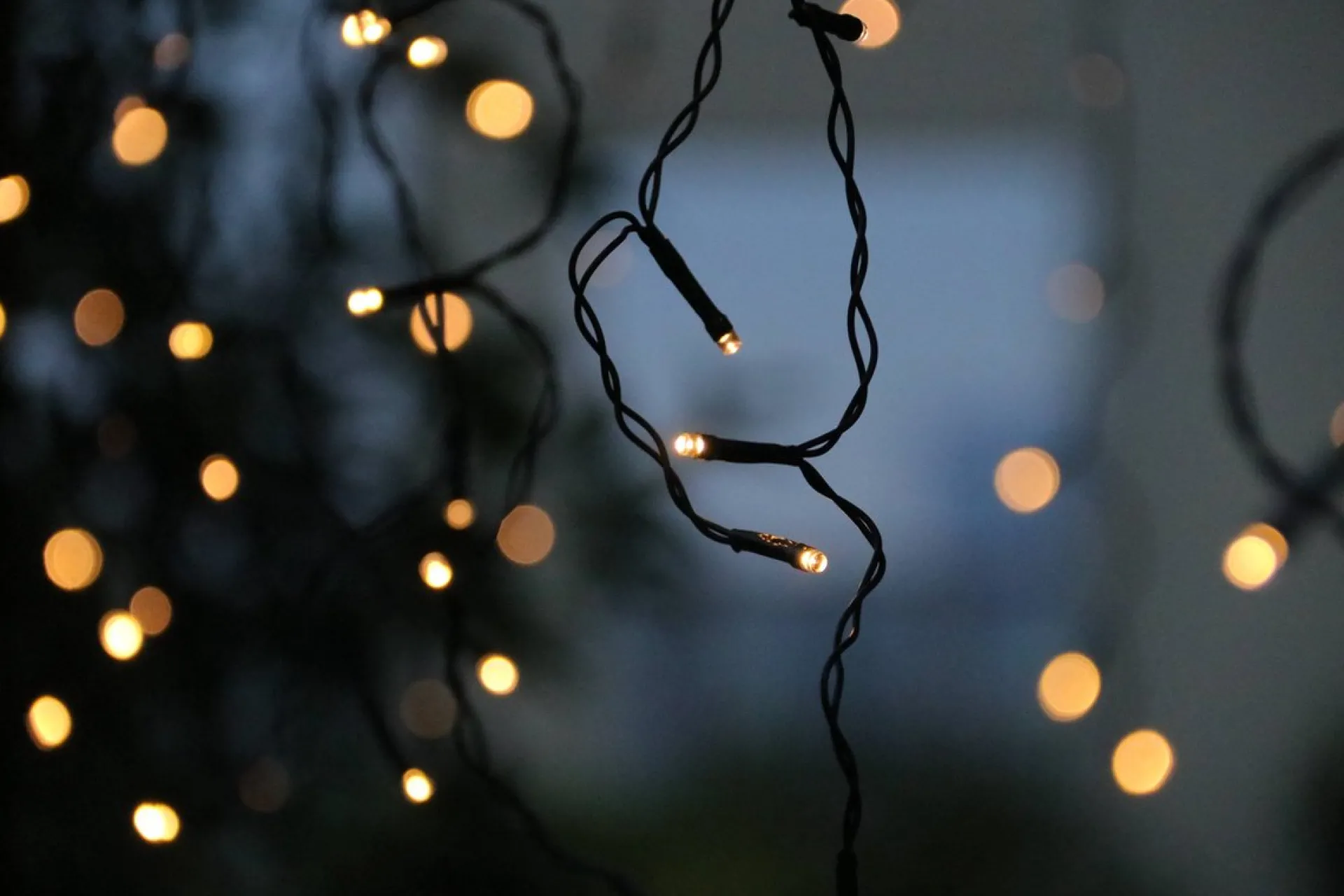 Dailyiled Ijspegelverlichting - Warm Wit Lichtgordijn - 300 Led - 6 Meter - Binnen En Buiten - Koppelbaar Best