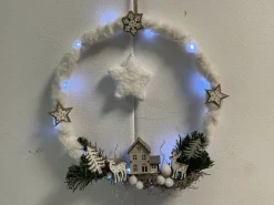 Eigenmerk Home made Kerstkransen>Kerst / Winter Krans Kleur Wit Met Verlichting