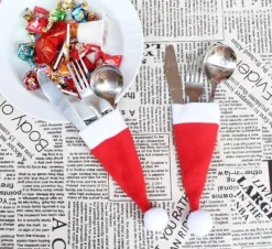 Merkloos Kerststukjes>Kerstdecoratie Voor Bestek - 4 Stuks - Kerstmuts Voor Bestek - Kerstdecoratie Voor Aan De Tafel - Kerst Bestek - Kerstmuts - Voor De Kersttafel - Eier Warmer - Kerstmuts Decoratie - Kerstman Hoedjes Als Decoratie - Kerstfeest - Kerstsok - Bestekset