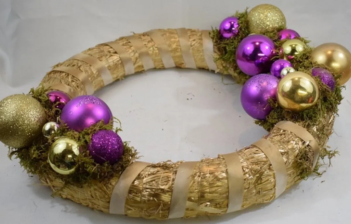 ZoeZo Design Kerstkransen>Kerstkrans - Paars - Goud - Stro - Kunststof - O 40 Cm