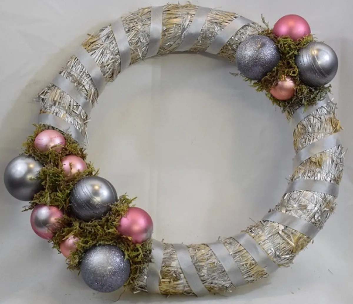 ZoeZo Design Kerstkransen>Kerstkrans - Roze - Zilver - Stro - Kunststof - O 40 Cm