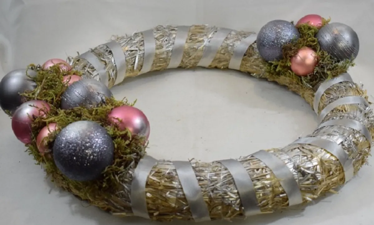 ZoeZo Design Kerstkransen>Kerstkrans - Roze - Zilver - Stro - Kunststof - O 40 Cm