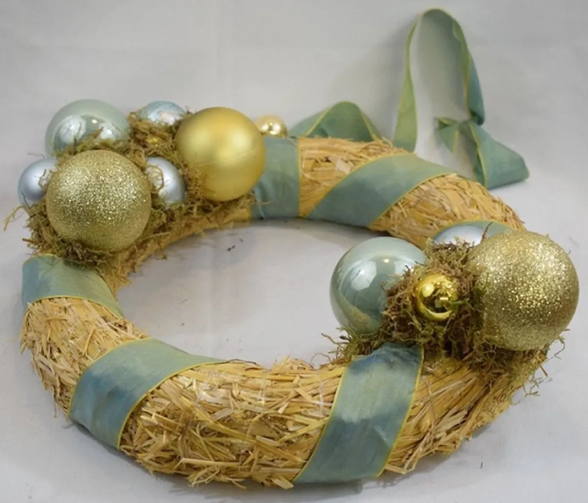 ZoeZo Design Kerstkransen>Kerstkrans, Lichtblauw/Goud, Stro/Kunststof, Hangend, O 30 Cm