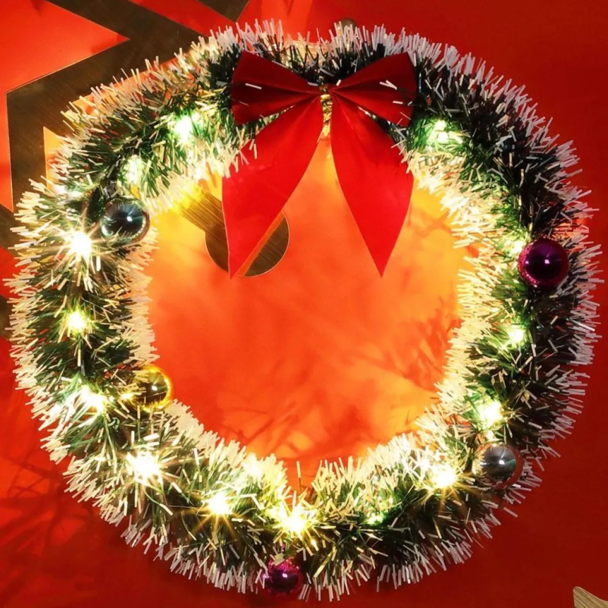 * Kerstkransen>Kerstkrans O32 Met Led Verlichting, Rood Kleurige Strik