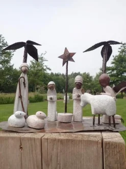 Wereldbeeld Kerststallen></noscript>Kerstset, Verschillende Kerstbeelden In Steen En Metaal