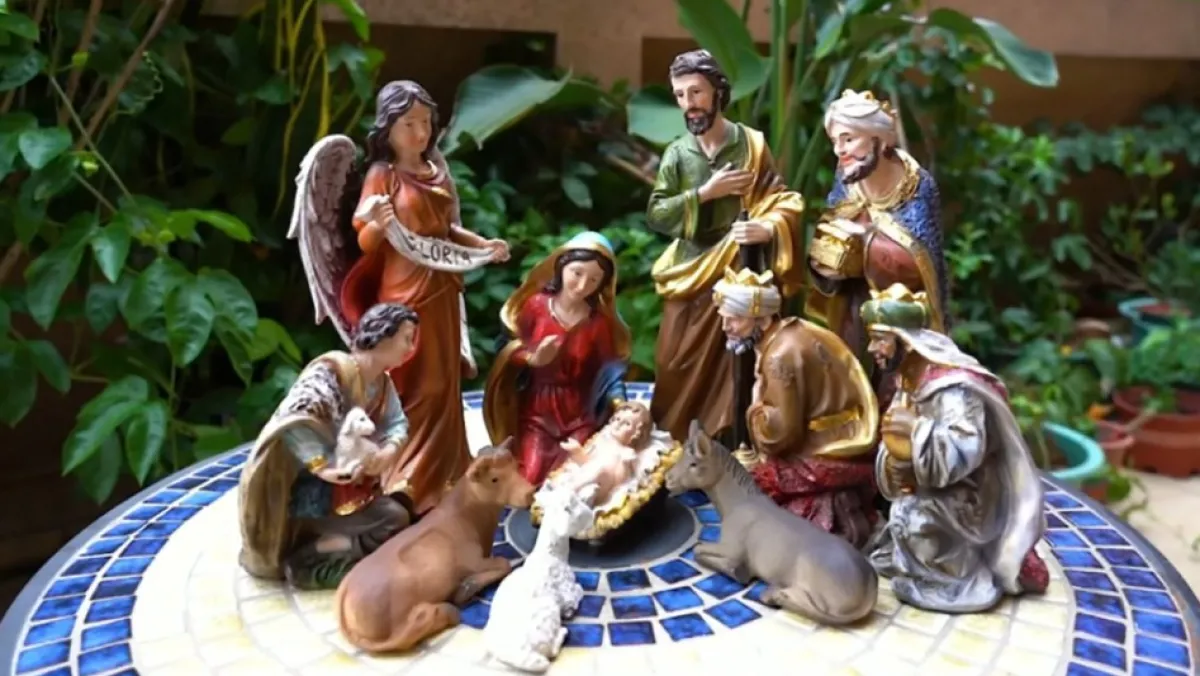 Merkloos Kerststallen>Kerststal - 30 Cm Kerstfiguren - 11 Beeldjes - Kerstdecoratie - Maria - Jesus - Joseph - Wijze Mannen - Dieren - Bijbel - Polystone