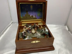 Eigenmerk Home made Kerststallen>Kerststal Als Muziek Doos