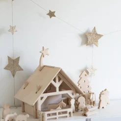 Lovelties Kerststallen>Kerststal Voor Kinderen. Inclusief 12 Figuren. Deze Kerststallen Worden Gemaakt In Nederland. Na De Kerst Plat Op Te Bergen.