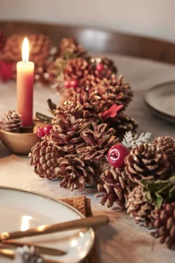 Naturn Christmas Kerststukjes>Kerststuk In Zinken Pot Look - Rode Bessen | O 22 Cm | Decoratieve En Goed Gevulde Kerstdecoratie In Stevige Pot Met Natuurlijke Materialen Met Witte Details | Rood