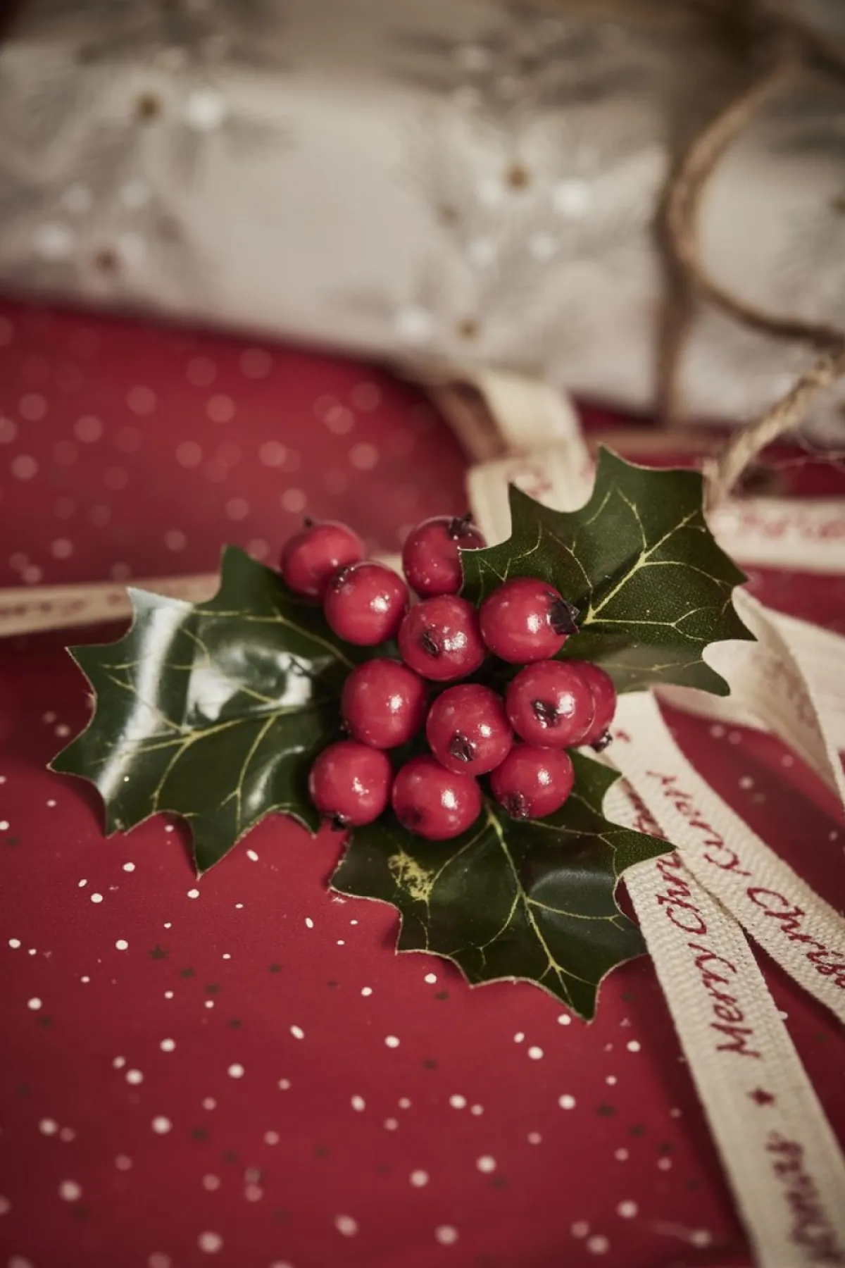 Naturn Christmas Kerststukjes>Kerststuk Theelicht Houder - Red Berry | 45 Cm / 2L | Decoratief Kerststuk Gemaakt Uit Natuurlijke Materialen En Voorzien Van Twee Waxinehouders | Kerst Decoratie | Rood
