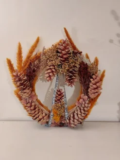 Juuls Gift Shop (merkloos) Kerstkransen></noscript>Krans Met Pluimen En Prachtige Dennenappels Droogbloemen Diameter 50Cm