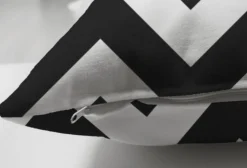 De Groen Home Kerstkussens>Kussenhoes 2 Stuks - Zwart Zigzag -Velvet- 45X45 - Fluweel Kussensloop - Aan Beide Zijden Bedrukt