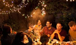 BES LED Led Lichtsnoer Met Zonne-Energie - Dag En Nacht Sensor - Aigi Teron - 0.06W - 11.9 Meter - 100 Led's Meerkleurig - Waterdicht Ip44 - Zwart Online