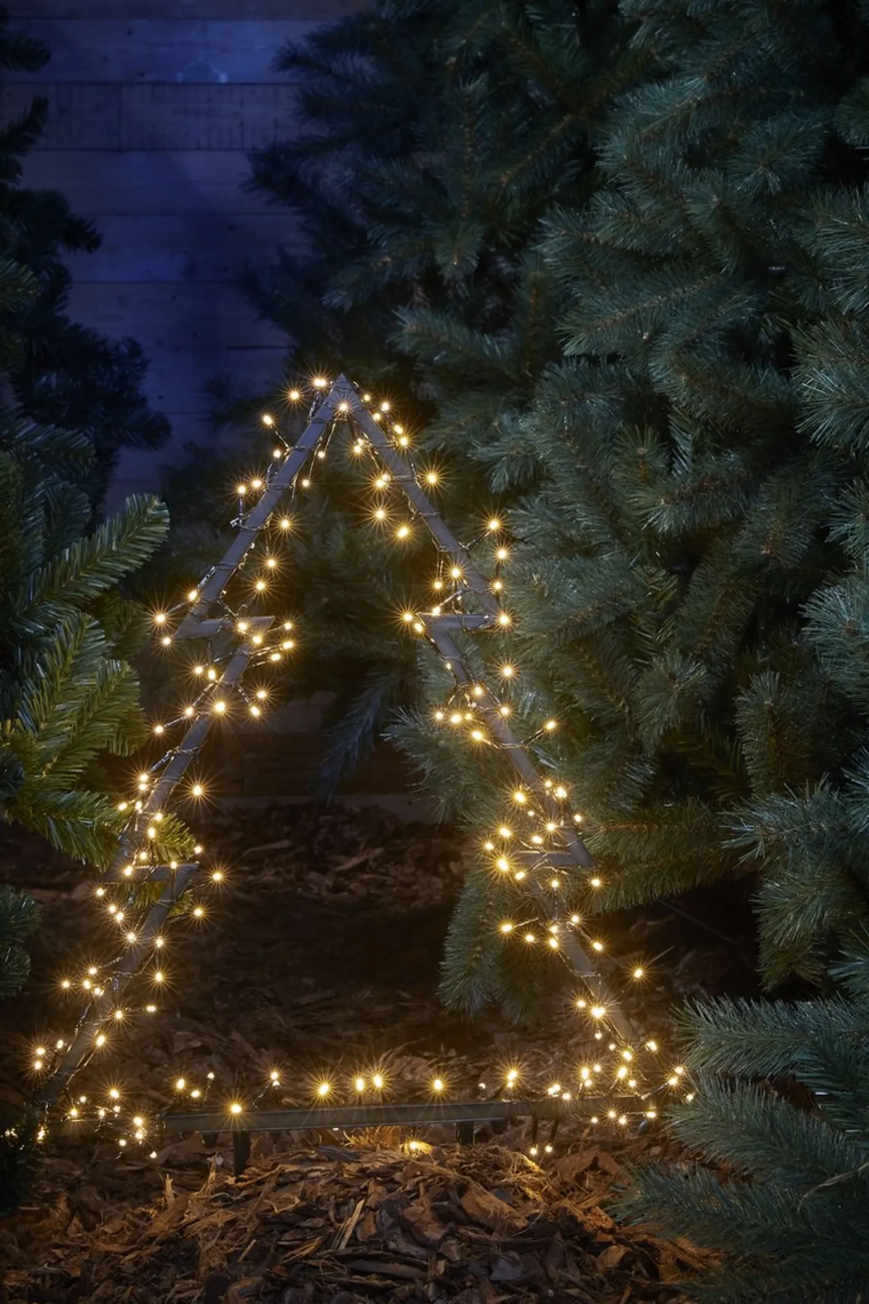 Luca lighting Garden D'Light Kerstboom Tuinsteker Met Klassiek Witte Led Verlichting - L53 X H75 Cm - Zwart Best