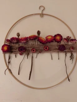 Juuls Gift Shop (merkloos) Kerststukjes></noscript>Mandje Met Dennenappel Toren Taart Met Ster Ledverlichting