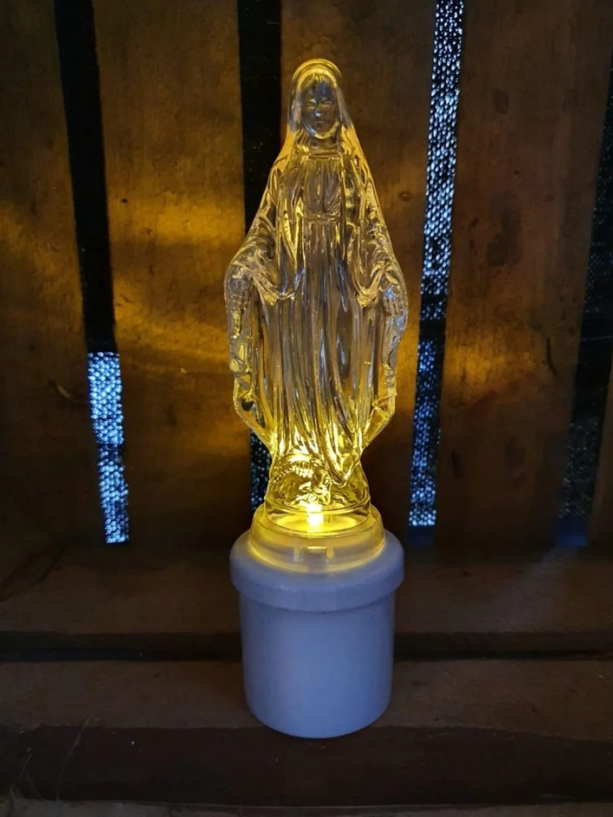 Merkloos Kerstbeelden>Maria - Beeld - Led Verlichting - Transparant Kunststof - Warm Led - 21 Cm - Mariabeeld - Grafdecoratie