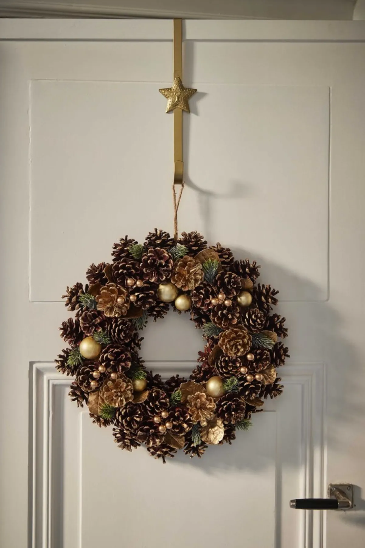 Naturn Christmas Kerstkransen>Metalen Kerst Hanger - Kerstkrans Haak Set Van 2 Stuks | 10 X 6 X 29 Cm | Speciale Deurhanger Voor Over De Deur | Haak Om Jouw Kerstcadeaus In Zak Of Kerst Decoratie Aan Op Te Hangen | Mat Zwart
