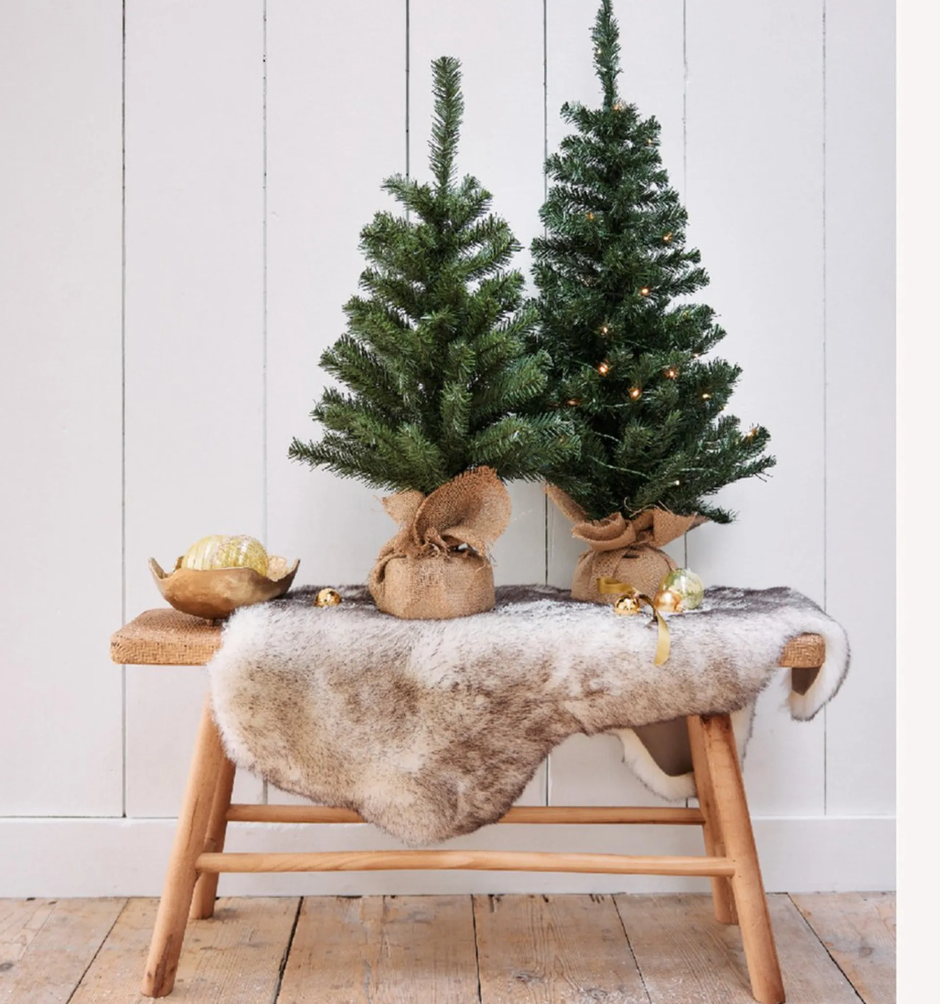 Everlands Mini Kerstboom Groen - In Gouden Kunststof Pot - 75 Cm - Kunstboom New