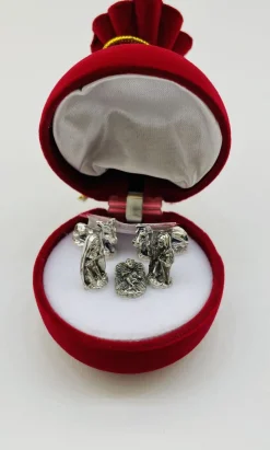 Merkloos Kerststallen>Mini Kribbe / Kerstgroep Rood In Sieradendoos. 5 X 5 X 7,5 Cm