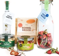 Pineut ® Borrelplank Pakket Tapas – Borrelpakket Culinair – Focaccia, Tapenade, Vinaigrette & Waterkaraf – Verwenbox Borrel – Geschenkpakket Borrelhapjes - Gezellig Genieten Hot