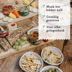 Pineut ® Borrelplank Pakket Tapas – Borrelpakket Culinair – Focaccia, Tapenade, Vinaigrette & Waterkaraf – Verwenbox Borrel – Geschenkpakket Borrelhapjes - Gezellig Genieten Hot