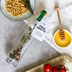 Pineut ® Borrelplank Pakket Tapas – Borrelpakket Culinair – Focaccia, Tapenade, Vinaigrette & Waterkaraf – Verwenbox Borrel – Geschenkpakket Borrelhapjes - Gezellig Genieten Hot