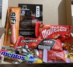 Samenquizzen Pubquiz Brievenbus Cadeaupakket - Kerstpakket - Klein Cadeau - Kerstpakket - Brievenbus Bedankje Personeel - Verjaardagscadeau - Cadeau Voor Mannen - Cadeautje Voor Vrouwen - Brievenbuscadeau - Attentie Outlet