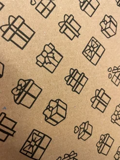 Samenquizzen Pubquiz Brievenbus Cadeaupakket - Kerstpakket - Klein Cadeau - Kerstpakket - Brievenbus Bedankje Personeel - Verjaardagscadeau - Cadeau Voor Mannen - Cadeautje Voor Vrouwen - Brievenbuscadeau - Attentie Outlet