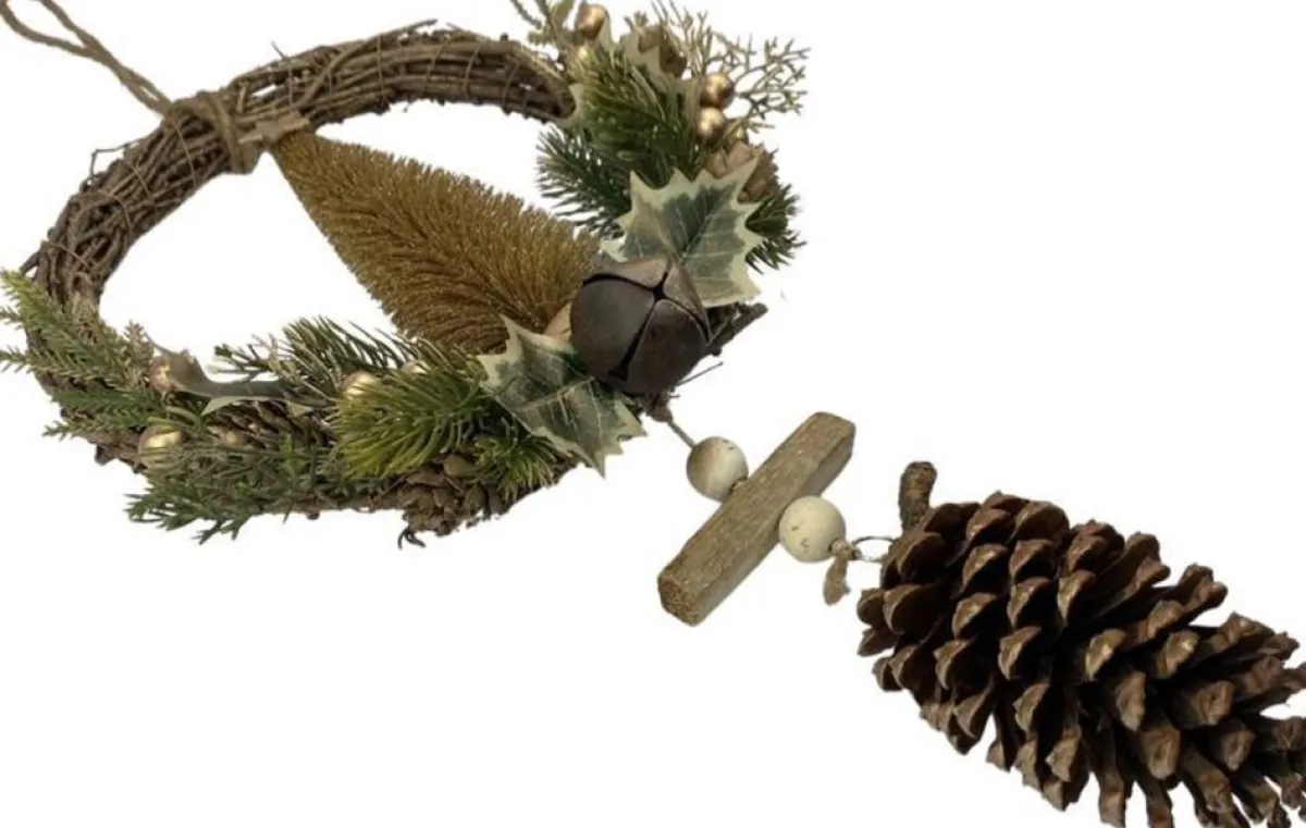 WDMT Kerstkransen>Rotan Kerstkrans - Gold Berry | O 39 Cm | Decoratieve Kerstkans Gemaakt Uit Rotan En Dennenappels Met Kerstboom | Goud