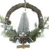 WDMT Kerstkransen>Rotan Kerstkrans - White Berry | O 39 Cm | Decoratieve Kerstkans Gemaakt Uit Rotan En Dennenappels Met Kerstboom | Wit