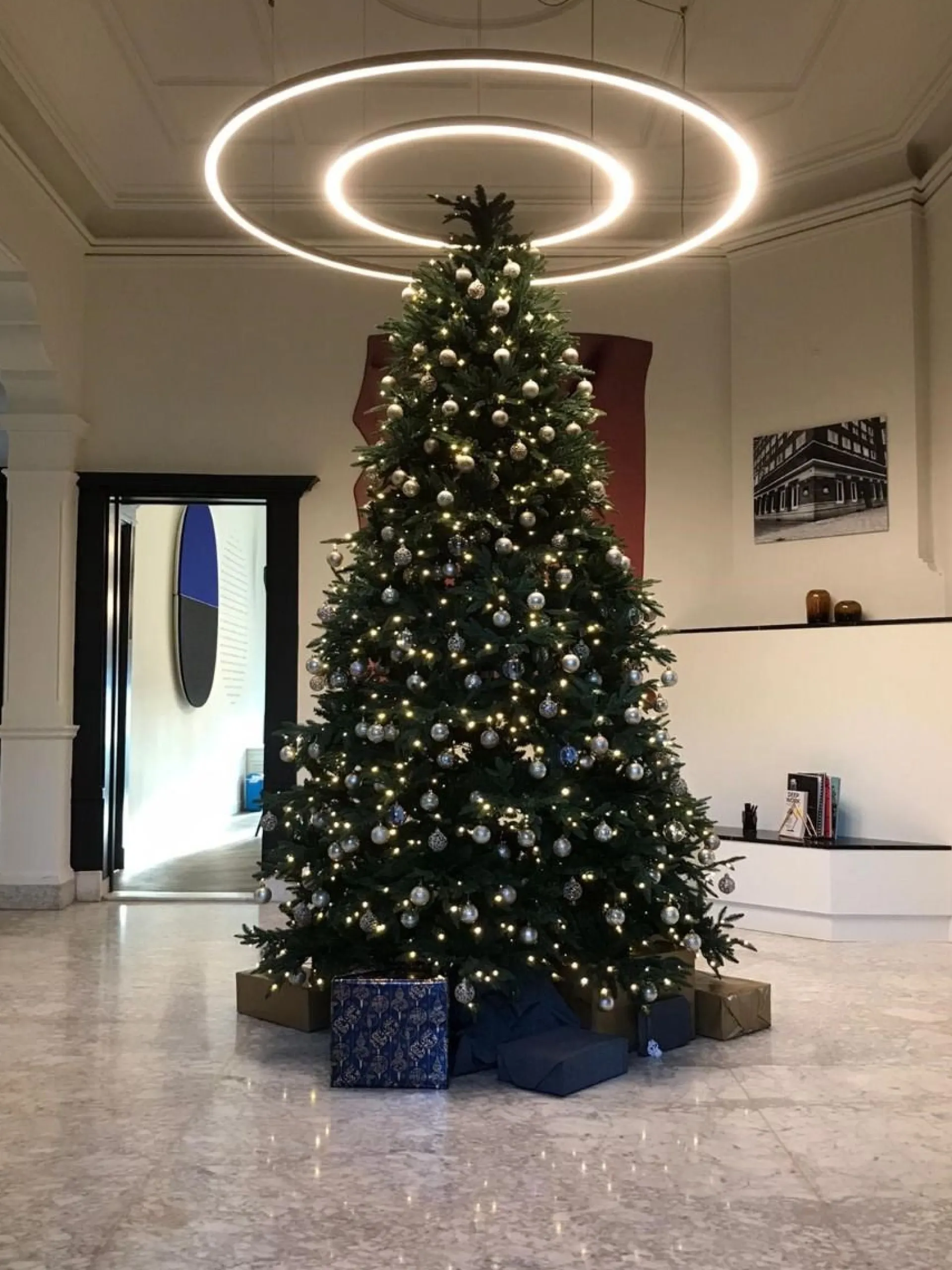 Royal Christmas - Kunstkerstboom - Delaware Pe / Pvc Deluxe - 700 Led Lampjes - 240 Cm - 5817 Takken - Groen Cheap