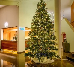 Royal Christmas - Kunstkerstboom - Delaware Pe / Pvc Deluxe - 700 Led Lampjes - 240 Cm - 5817 Takken - Groen Cheap